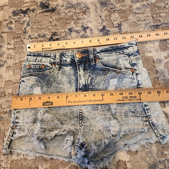 Almost Famous highrise acid wash jean shorts. - Picture 10 of 13